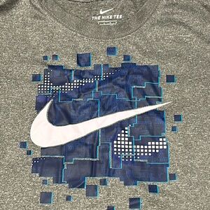 NIKE Boys Dri-fit Athletic Cut Gray t-shirt Size 7 Large